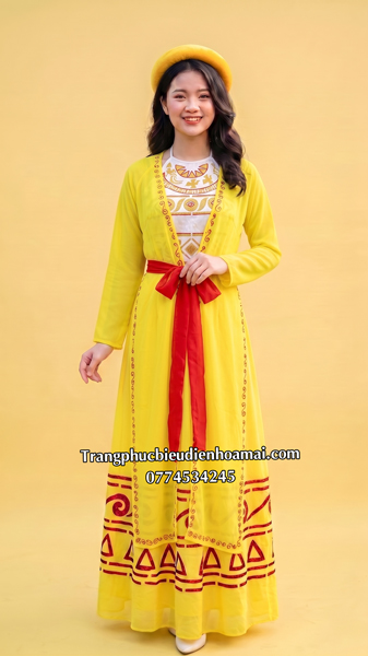 Trang phục tứ thân khoác vàng yếm trắng
