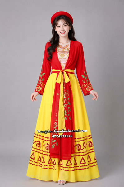 Trang phục tứ thân khoác đỏ yếm trắng