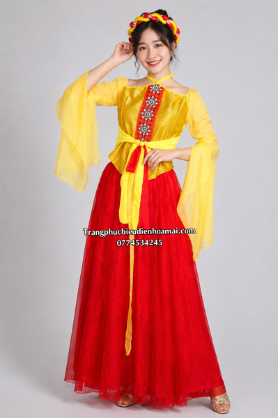 Váy yếm - Vàng đỏ tay lỡ