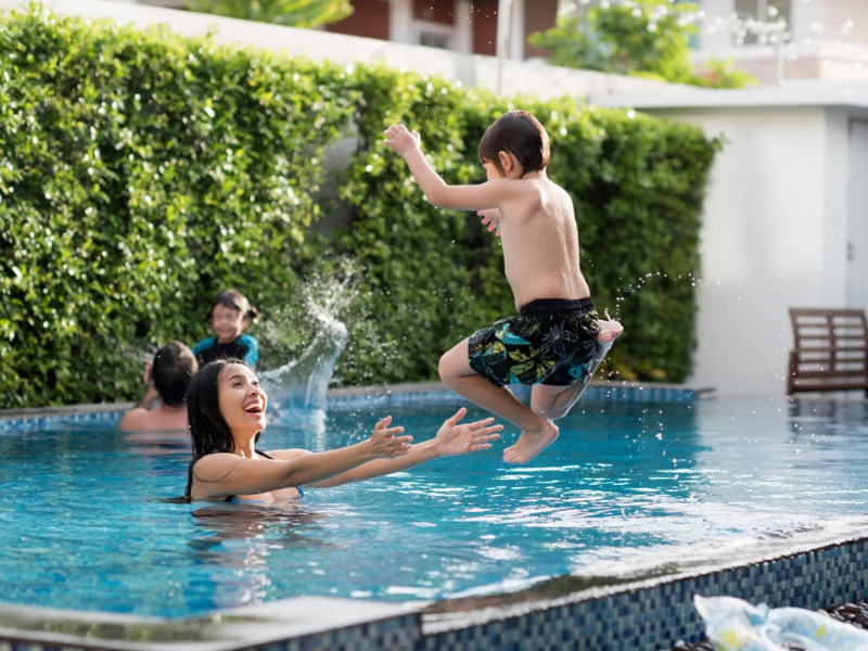 Thiết bị hồ bơi mùa hè - Vì sao nên chọn đơn vị cung cấp uy tín?