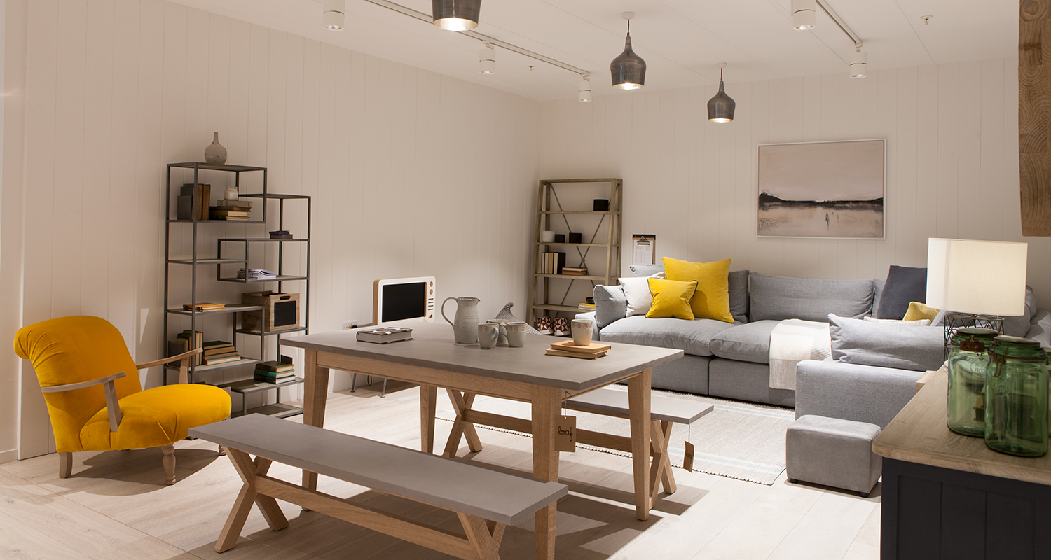 Với mở showroom mới, bạn sẽ được trải nghiệm không gian thiết kế nội thất hiện đại và sang trọng, cùng những sản phẩm đa dạng phong phú để tùy biến không gian sống của bạn.