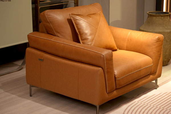 Bộ Sofa Văng chất liệu da bò Ý nhập khẩu Divano S688 dài 2,16m màu Nâu Dark Brown