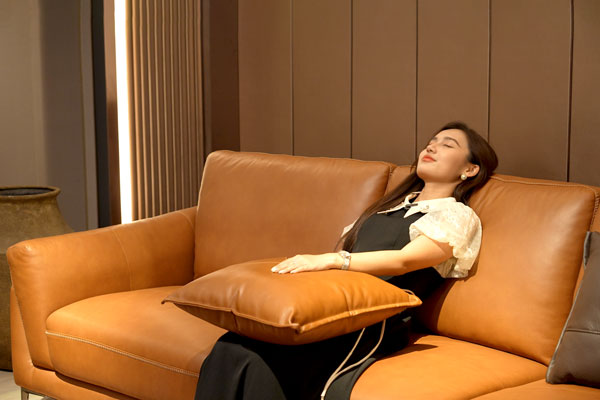 Bộ Sofa Văng chất liệu da bò Ý nhập khẩu Divano S688 dài 2,16m màu Nâu Dark Brown