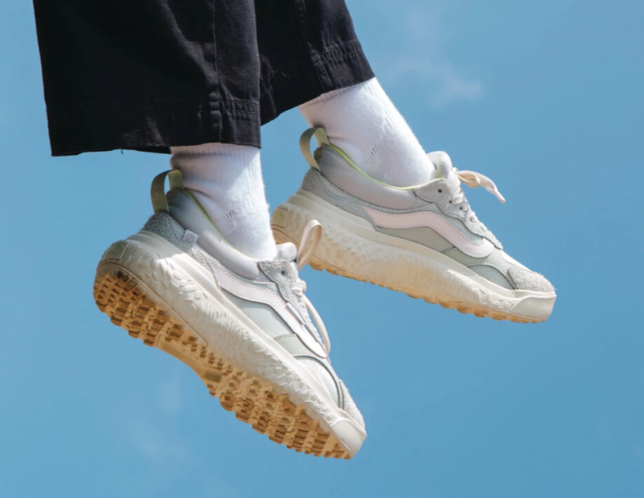 Vans UltraRange: Sự Tiến Hóa Mới Nhất Trong Thiết Kế Giày Dép