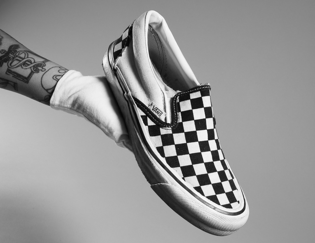 Slip-On Vans: Biểu Tượng Thời Trang và Phong Cách Đường Phố