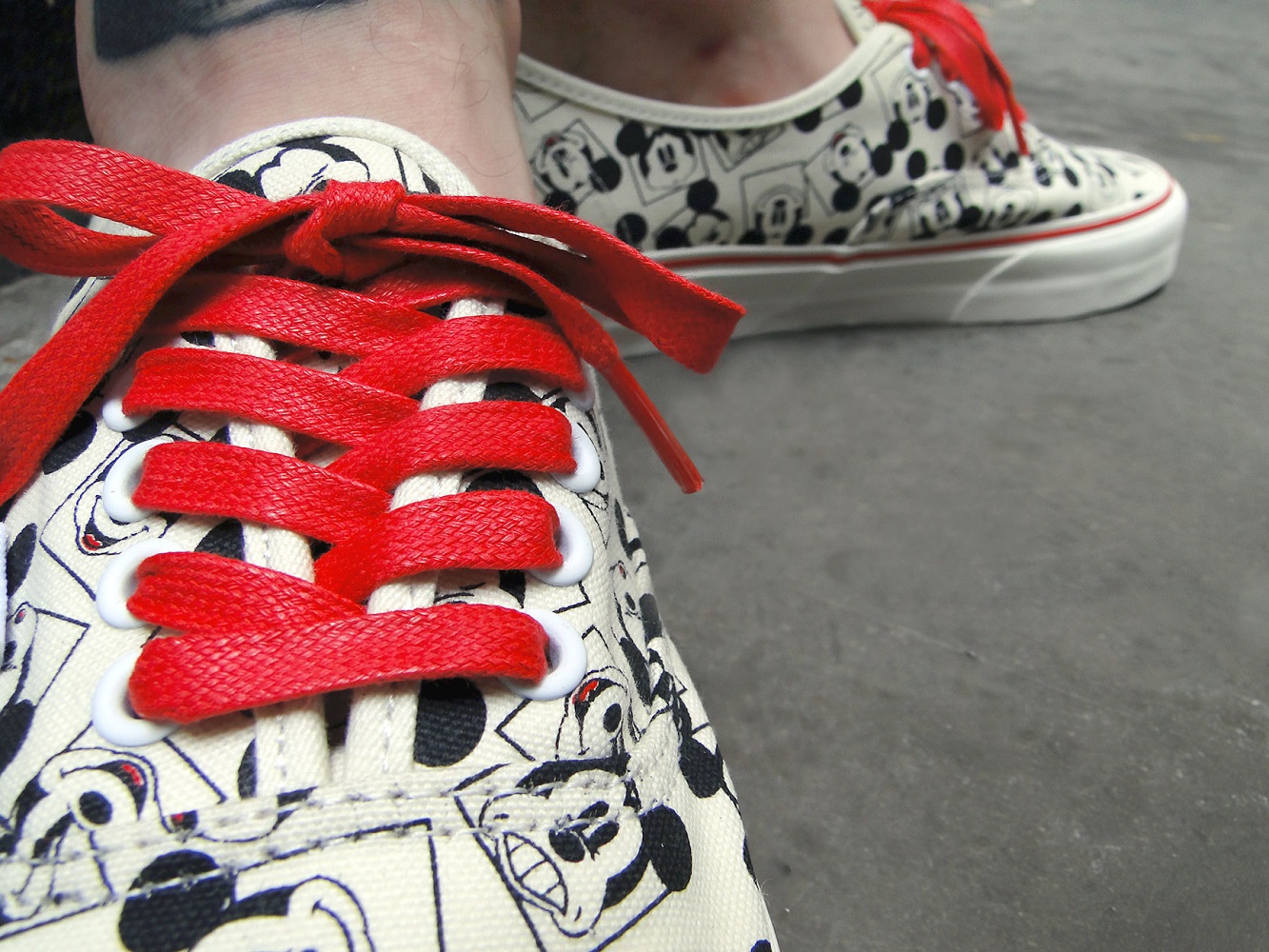 CHUỘT MICKEY VỊT DONALD GẤU POOH LẦN LƯỢT XUẤT HIỆN TRONG BỘ SƯU TẬP VANS VAULT OG x DISNEY CHUỘT MICKEY VỊT DONALD GẤU POOH LẦN LƯỢT XUẤT HIỆN TRONG BỘ SƯU TẬP VANS VAULT OG x DISNEY