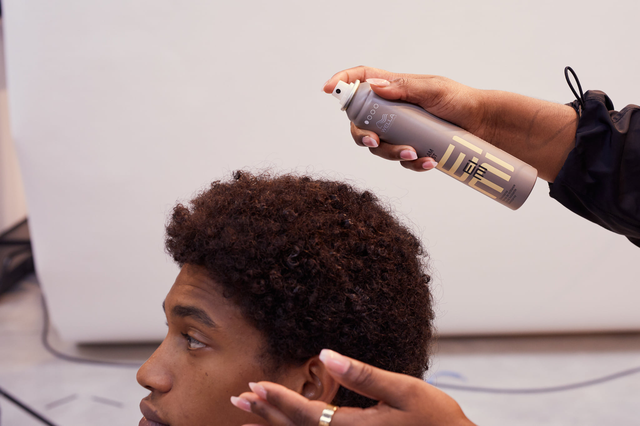 Xịt dưỡng bóng tóc Wella Professionals EIMI Glam Mist Shine Spray 200ml