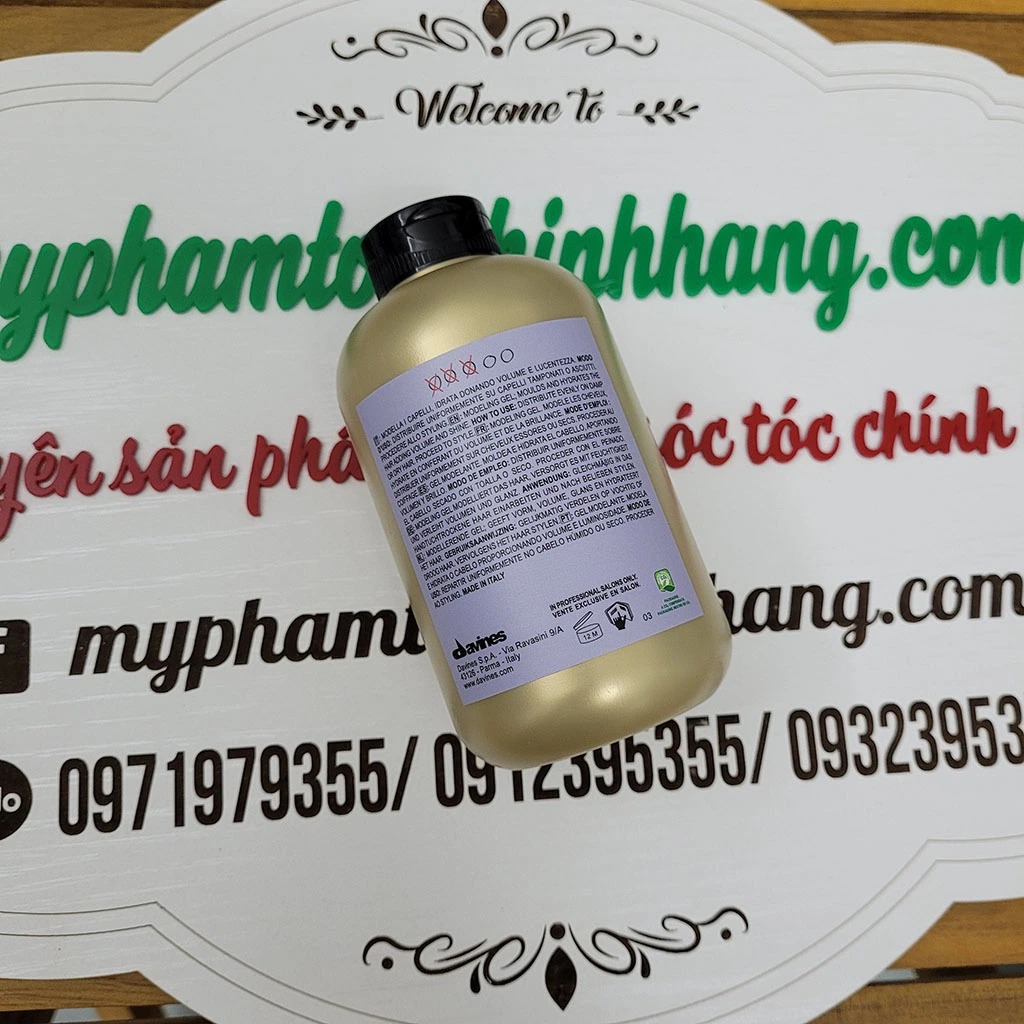 GEL DƯỠNG ẨM GIỮ NẾP TRUNG BÌNH DAVINES MEDIUM HOLD 250ML