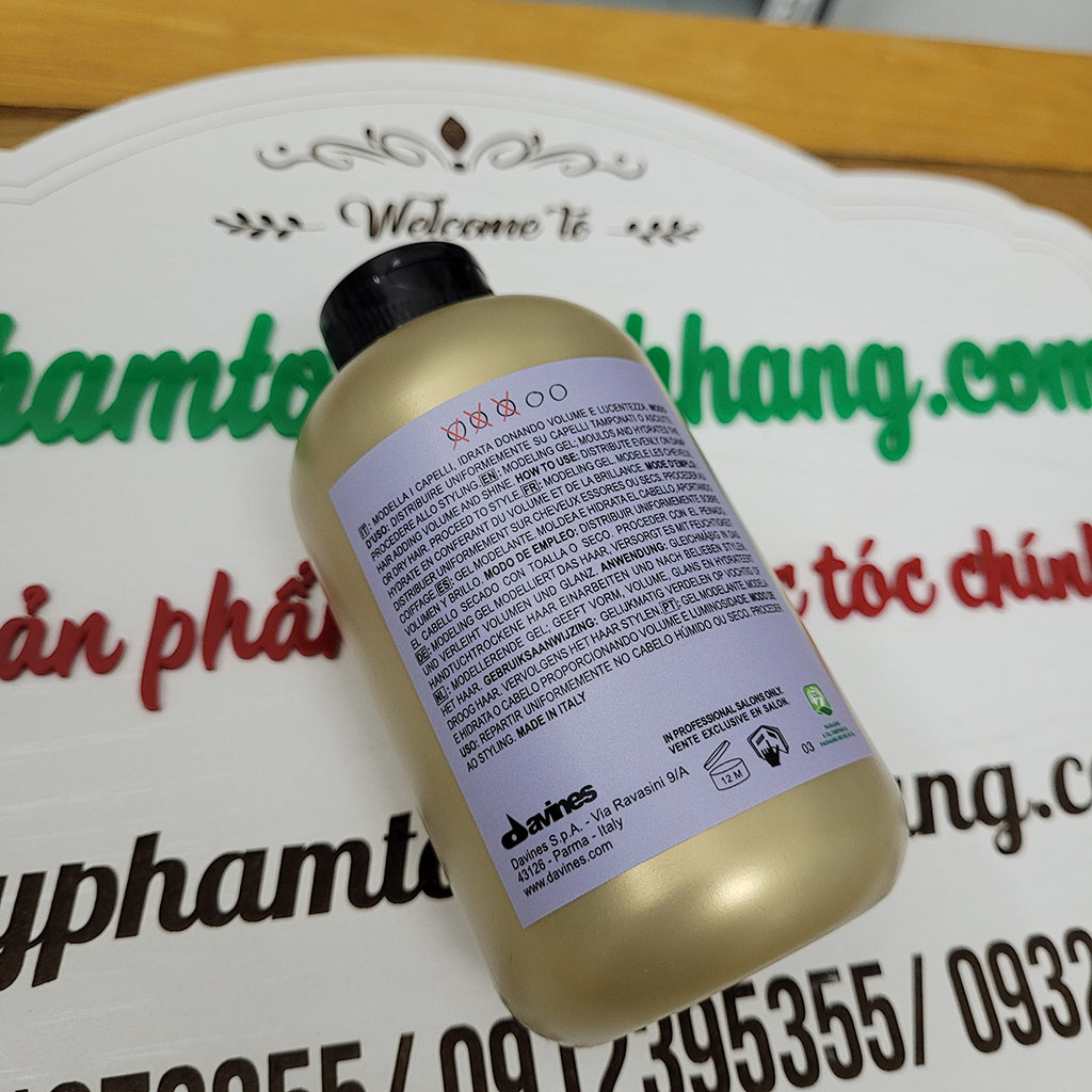 GEL DƯỠNG ẨM GIỮ NẾP TRUNG BÌNH DAVINES MEDIUM HOLD 250ML