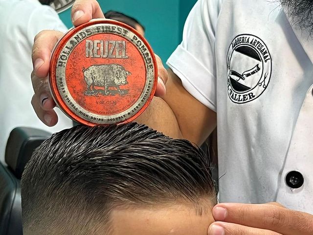 SÁP REUZEL GIỮ NẾP TRUNG BÌNH ĐỘ BÓNG CAO RED POMADE WATER SOLUBBLE 113G