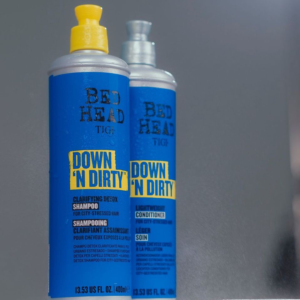 Dầu gội xả TIGI Bed Head Down N' Dirty detox, làm sạch sâu cho tóc, không phai màu tóc nhuộm 400ml