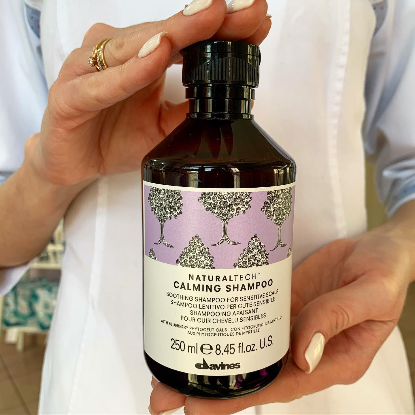 Dầu gội DAVINES CALMING Dịu Nhẹ Cho Da Đầu Nhạy Cảm 250ml