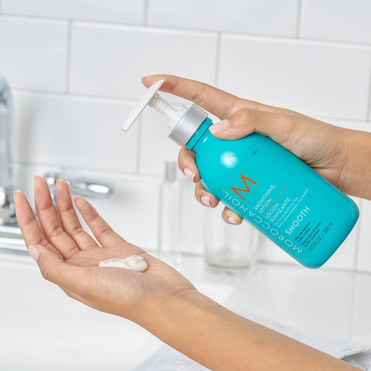 KEM SẤY TẠO PHỒNG SUÔN MƯỢT MOROCCANOIL SMOOTHING LOTION 300ML