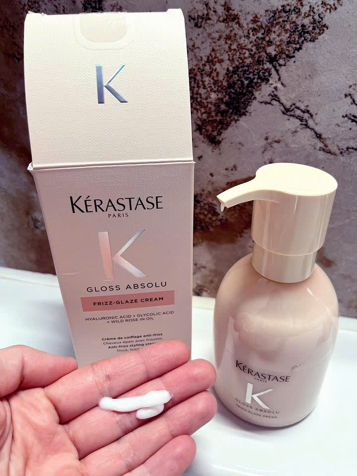 Kem dưỡng đa năng Kérastase Gloss Absolu Frizz-Glaze Cream 240ml | Kem xả khô chống xù, dưỡng bóng và kiểm soát tóc dày, tóc xoăn