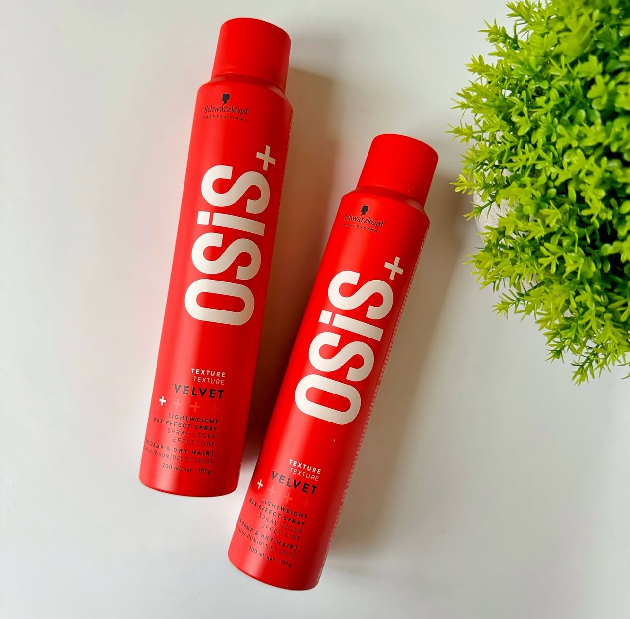 Gôm (keo xịt) Giữ Nếp Tóc Nhẹ Và Bóng Mượt OSIS+ VELVET 200ml