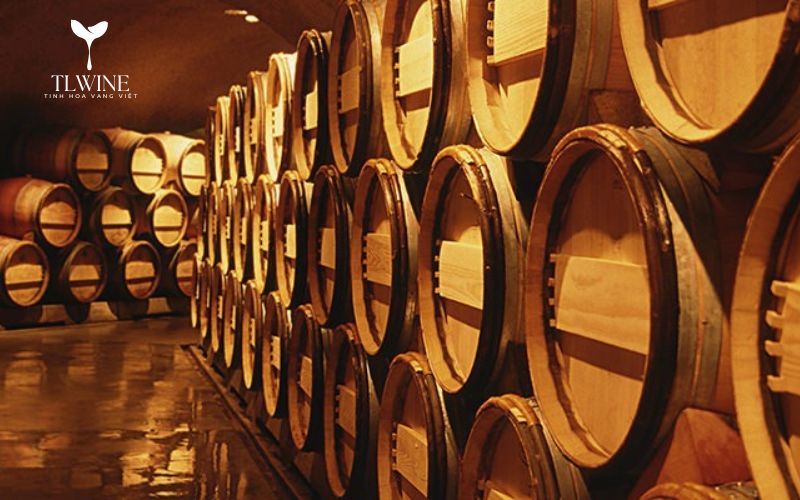 Chưng Cất Rượu Vang Là Gì? Sự Thật Khoa Học Và Những Điều Nhiều Người Hiểu Sai