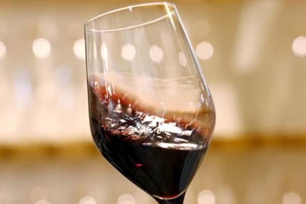 Phục vụ rượu vang và Champagne như thế nào?