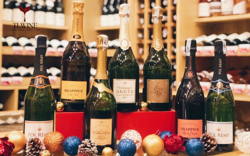 Sự khác biệt giữa rượu vang và champagne là gì?