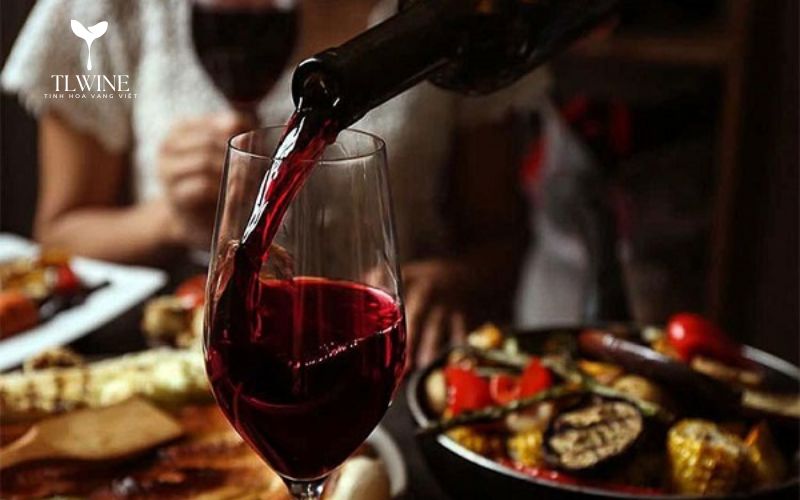 Uống rượu vang lúc nào tốt nhất? Nên uống sáng hay tối?