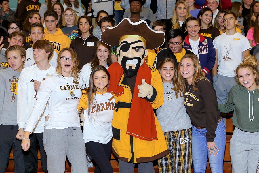Học tại THPT Carmel Catholic cùng Amerigo Chicago North Shore