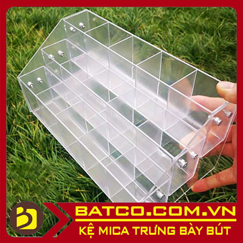 Kệ mica trưng bày bút