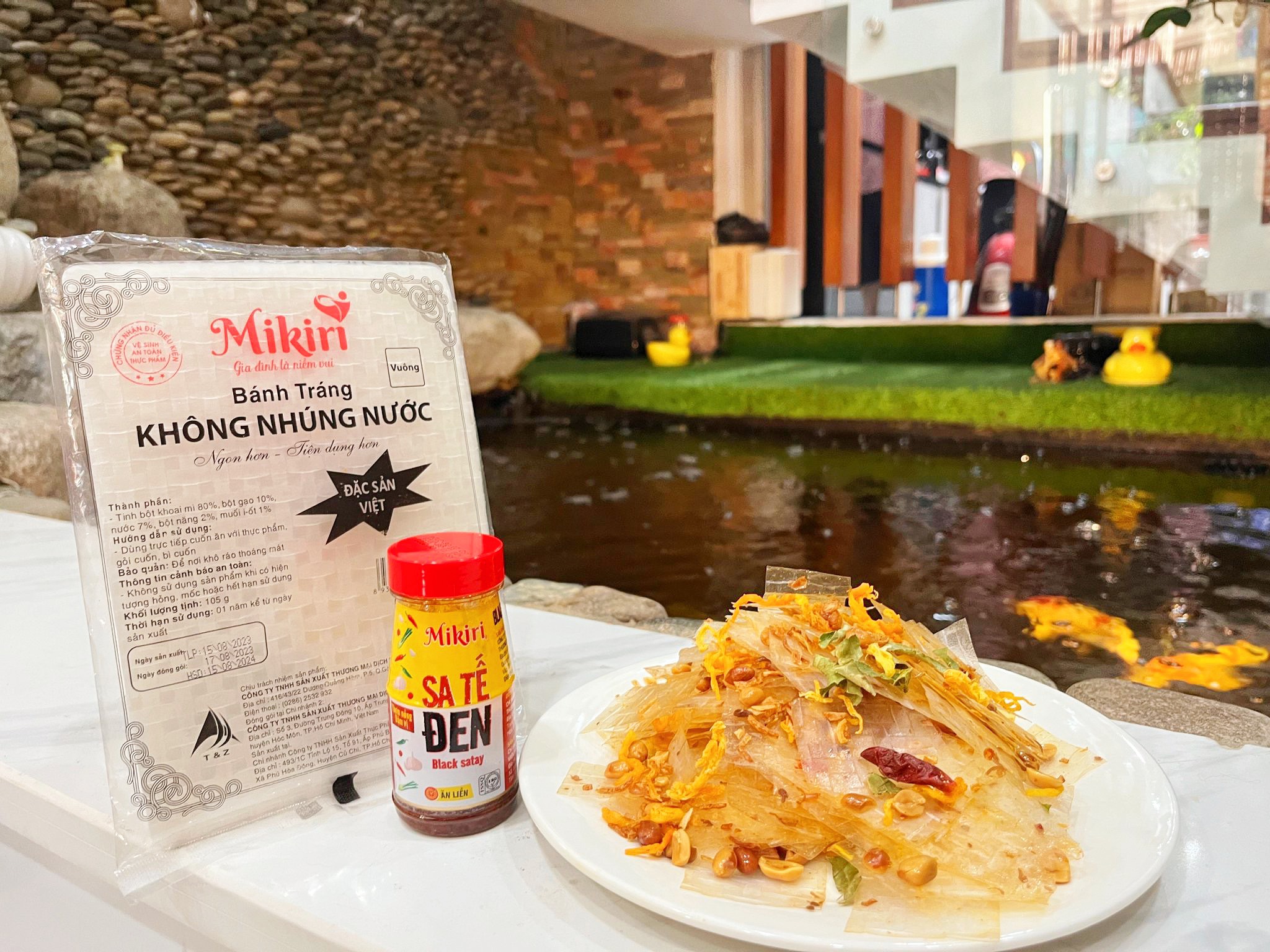 Bánh tráng Mikiri - Làm bánh tráng trộn tại nhà Z4692908204955-e9938f32b7e7ffa4910934c7d30e663e