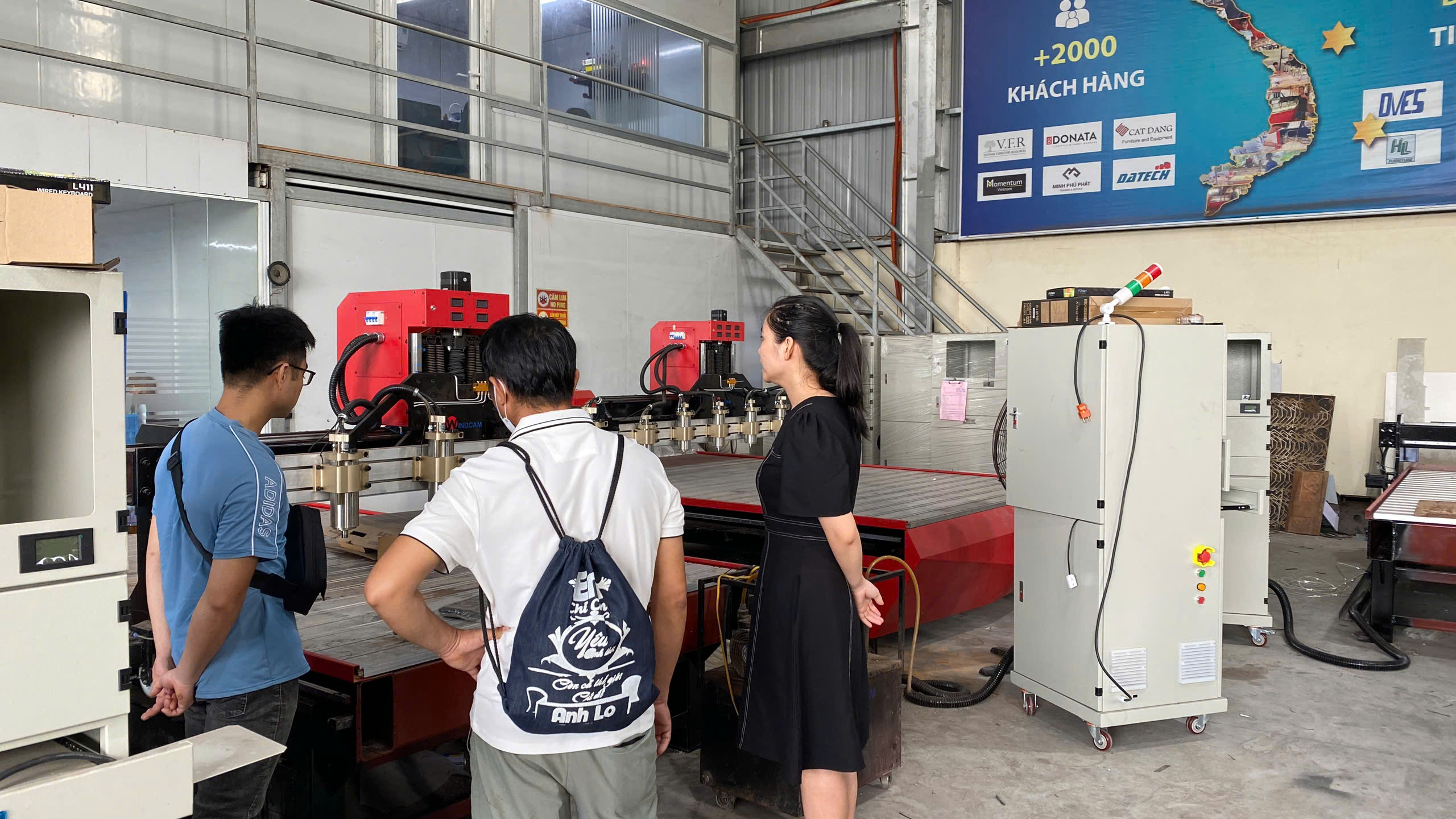 Những Nguyên Tắc Cần Lưu Ý Khi Chọn Mua Máy Khắc Gỗ Giá Rẻ Năm 2025