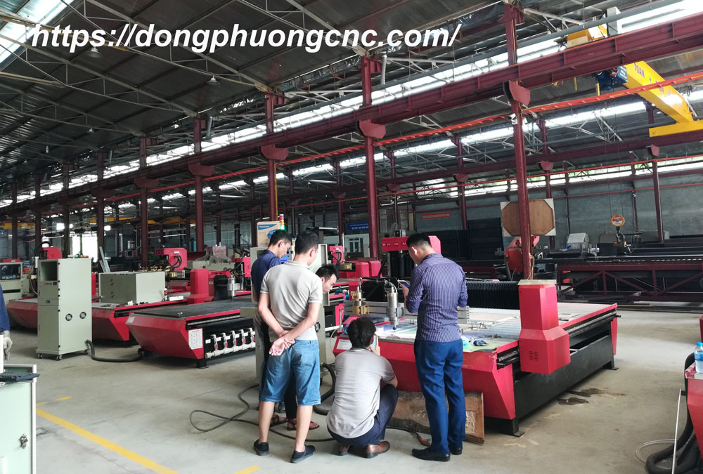 Cắt quảng cáo thì sử dụng máy CNC nào ?