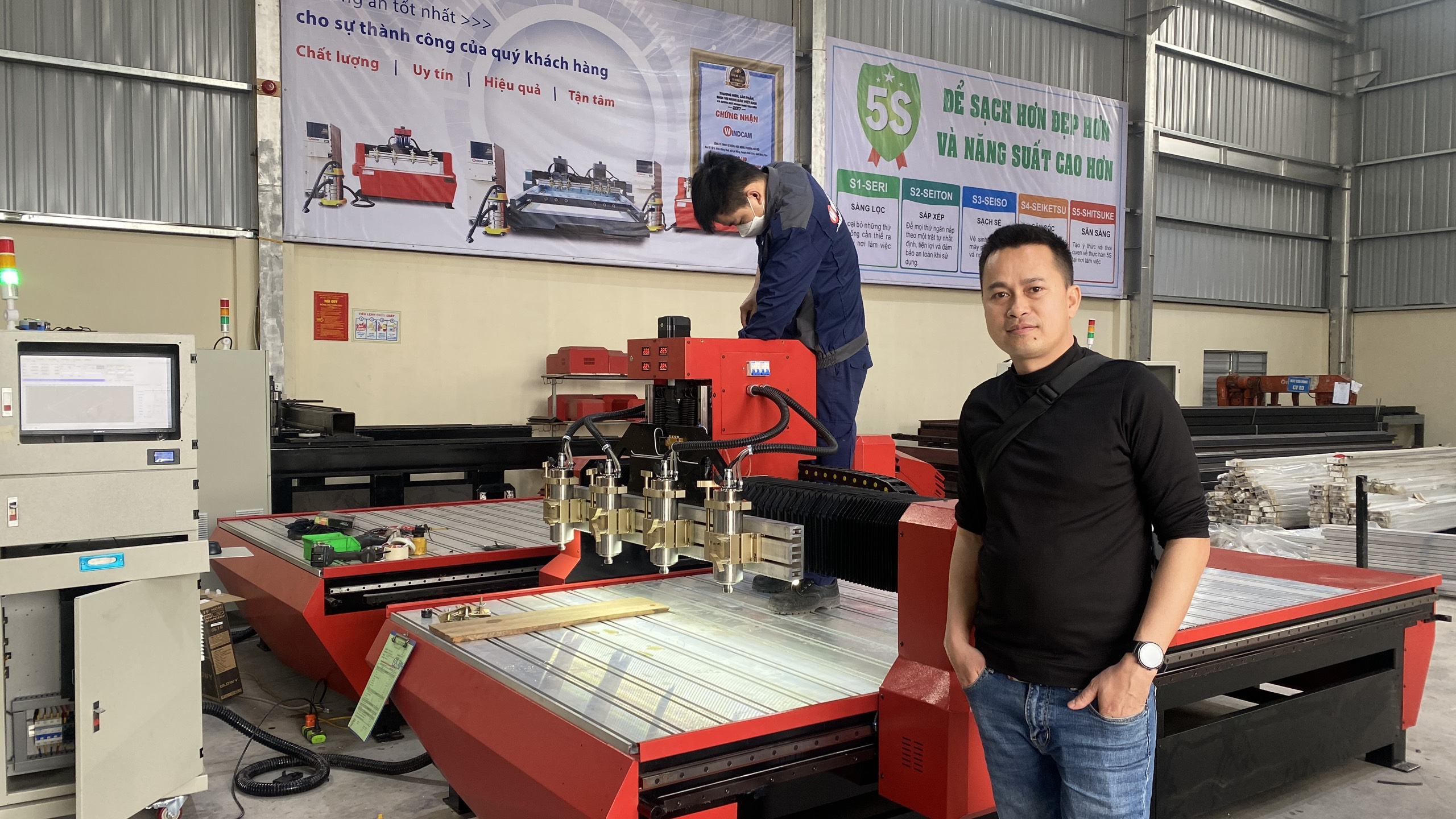 Lựa chọn màu máy đục CNC hợp mệnh gia chủ