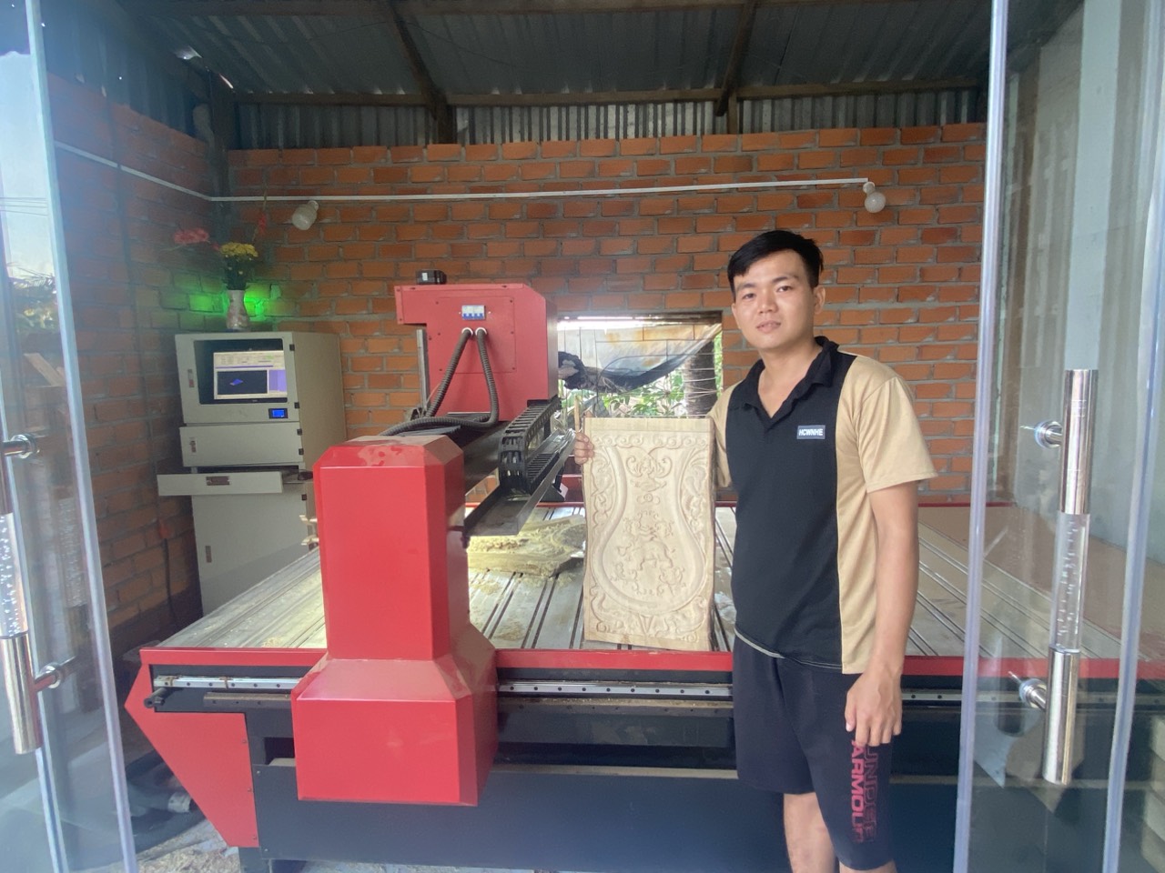 Tại Sao Nên Chọn Máy CNC 1325-4 Đông Phương Cho Xưởng Gia Công Gỗ?