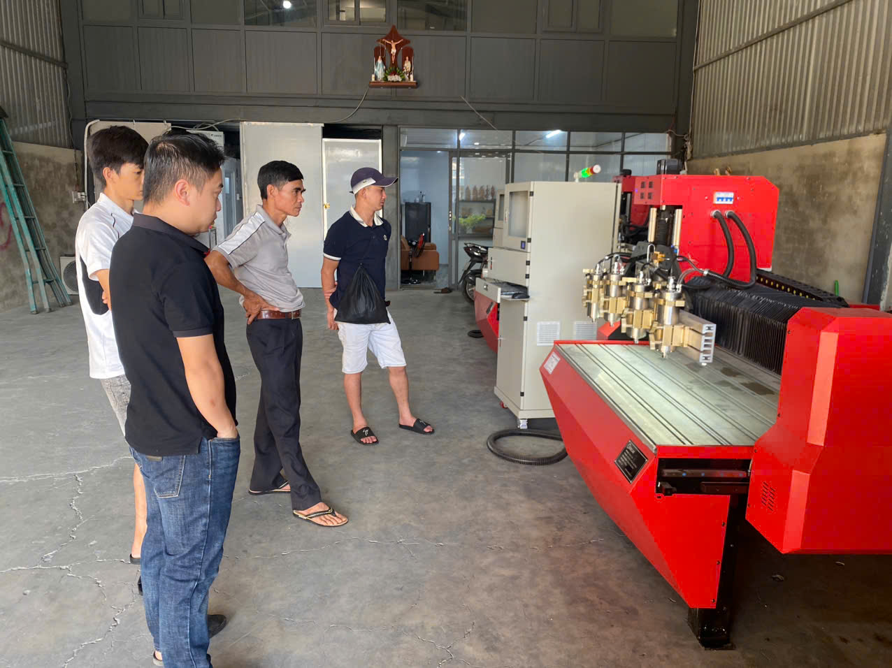 Top 3 Dòng Máy Đục CNC Bán Chạy Nhất Đông Phương Năm 2025