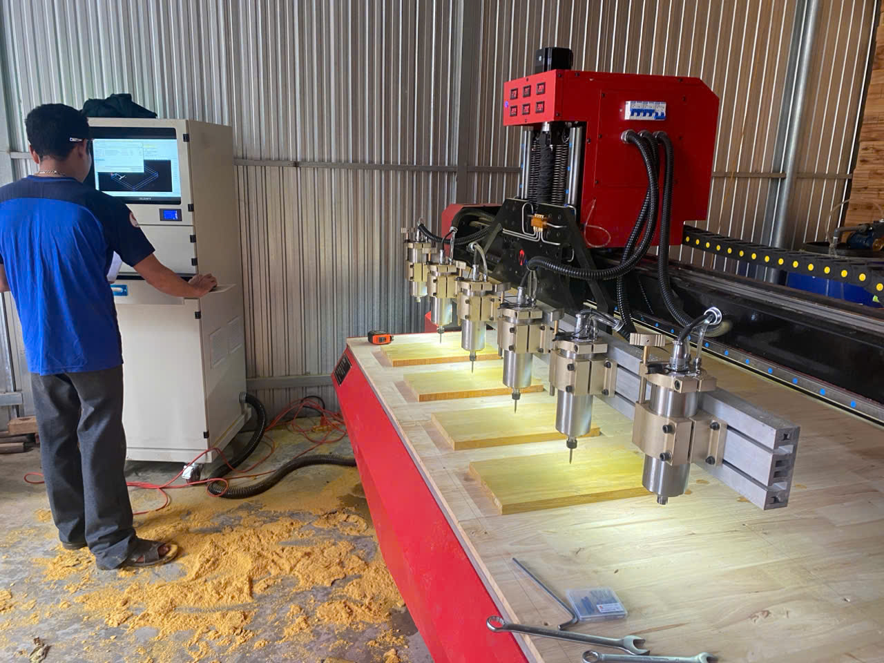 Hành trình đi tham khảo và mua máy đục CNC 6 đầu