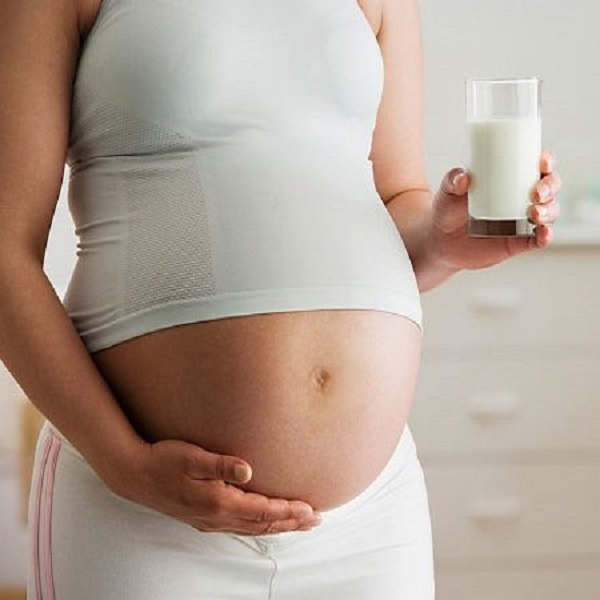 Mẹ bầu có nên uống sữa tươi không? Cách lựa chọn sữa tươi