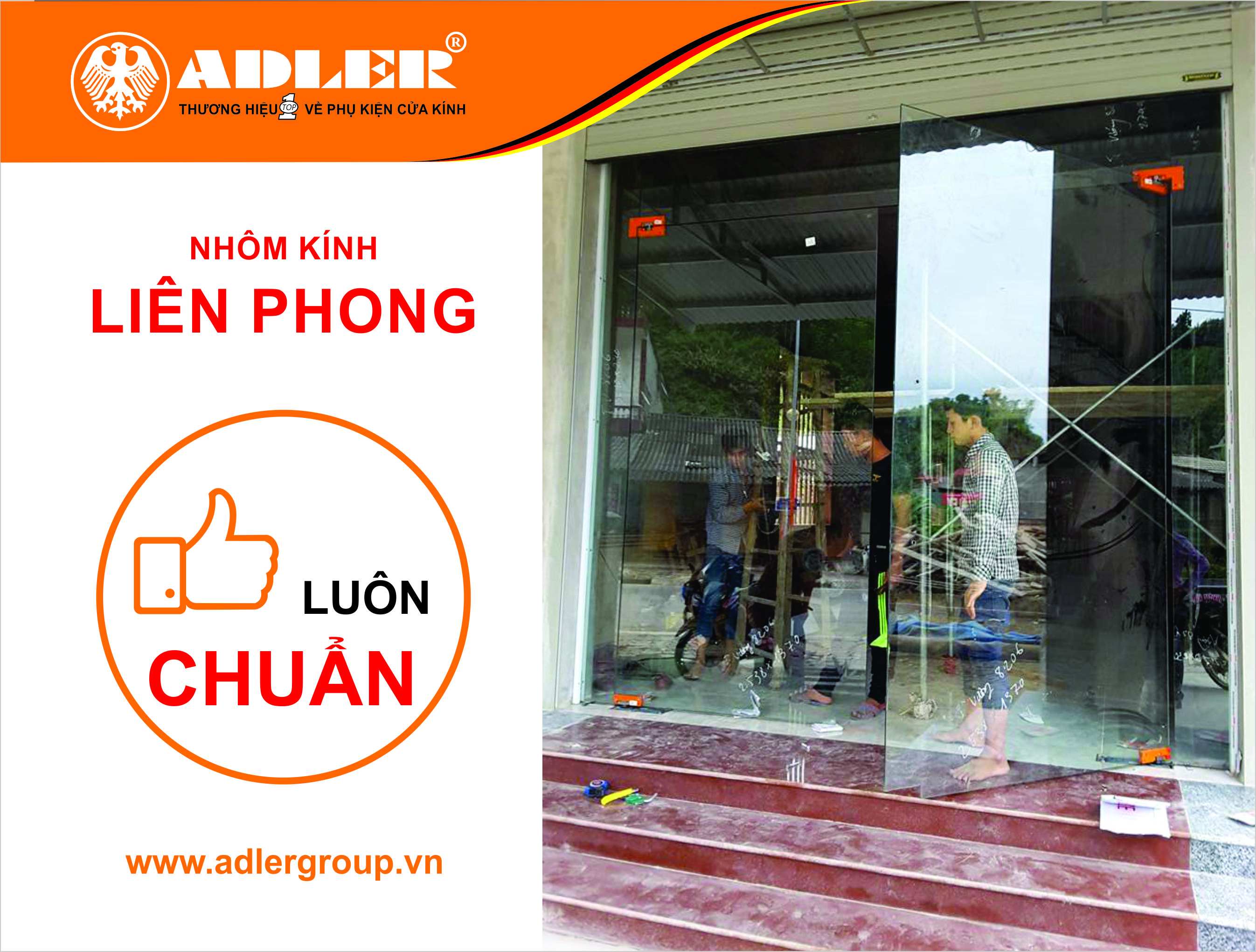 Các anh thợ đang hối hả hoàn tất các công trình của năm bàn giao cho khách để khách hàng có cửa đẹp, nhà sang đón tết.