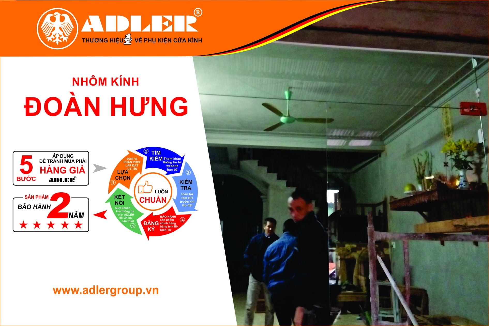 Nhôm kính Đoàn Hưng vẫn chuyên cần tỉ mỉ với công việc lắp đặt của mình.