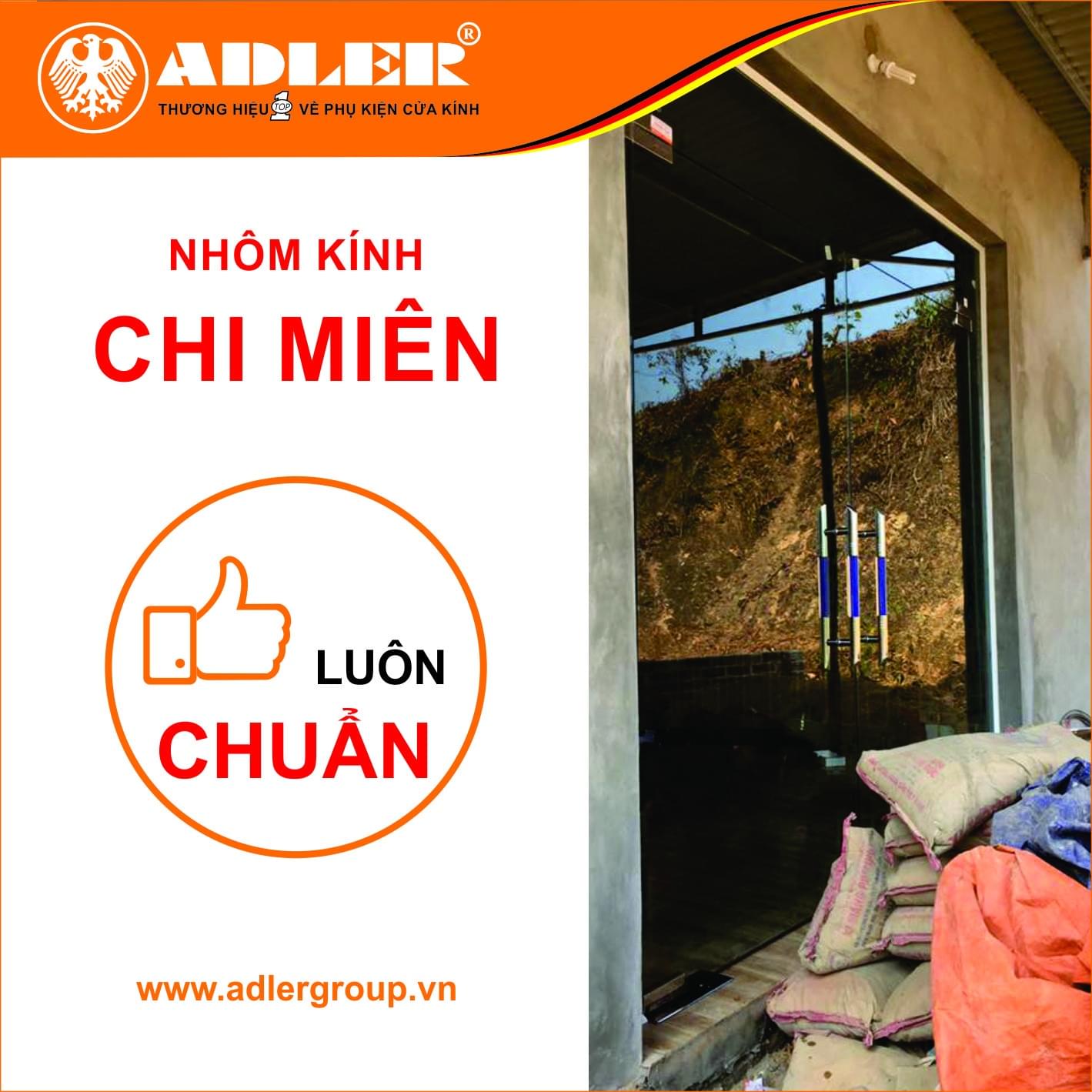 Bộ cửa kính nổi bật với tay nắm Adler