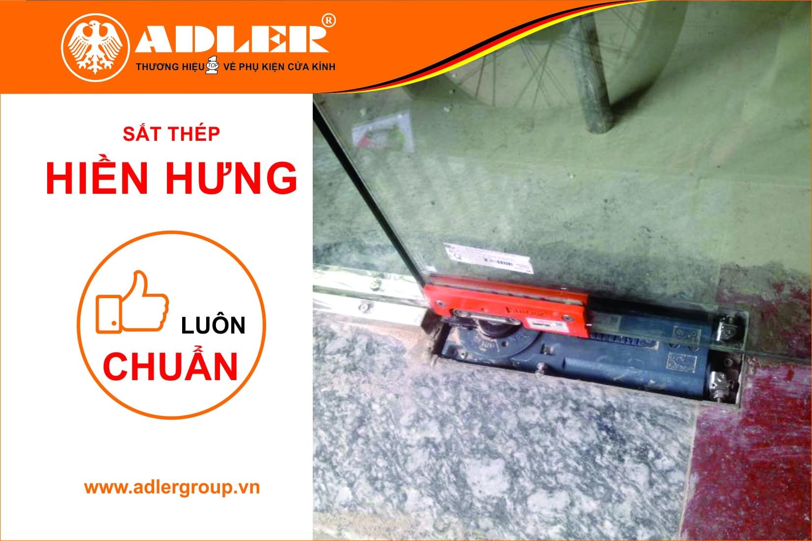 Bản lề sàn Adler nằm chắc chắn dưới sự lắp đặt của những anh thợ tài ba Hiền Hưng