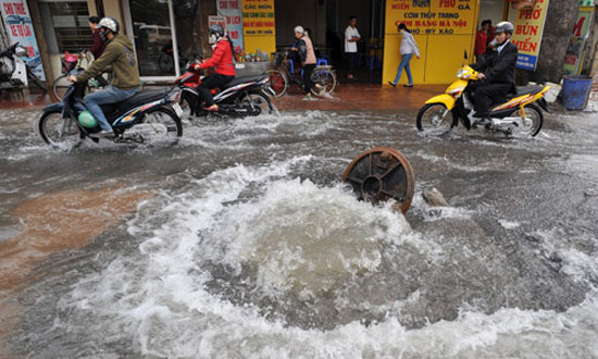 suc-rua-duong-ong-cap-nuoc-bang-cong-nghe-polly-pigs-3-cai-loi-lon