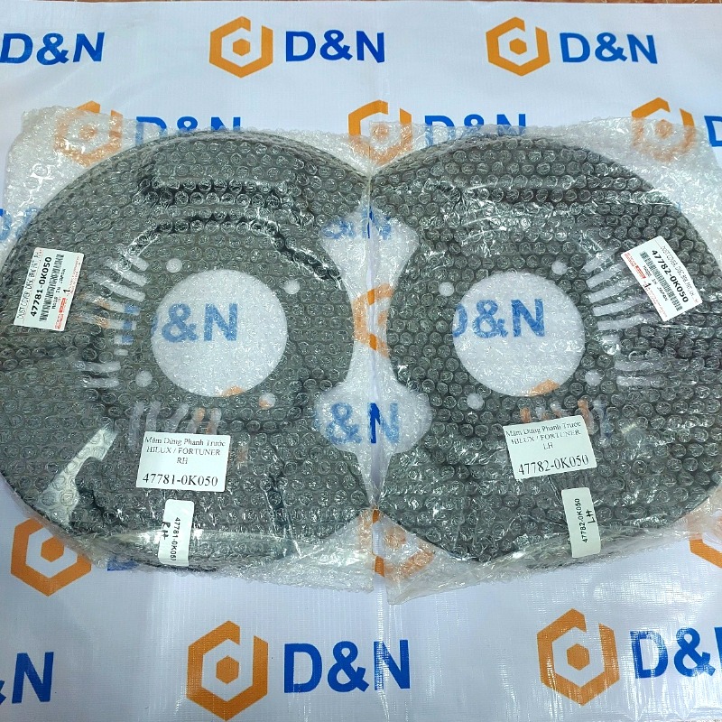 MÂM CHE BỤI PHANH TRƯỚC TOYOTA FORTUNER, HILUX [2006-2016]