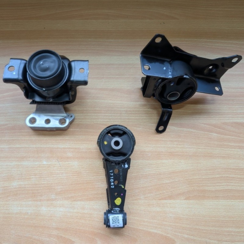 Cao su chân máy Suzuki Ertiga, XL7 2018-2022