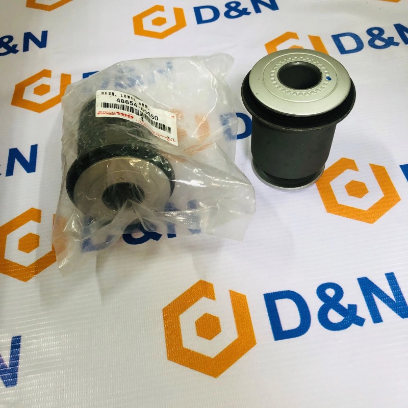 Cao su càng a dưới nhỏ Lexus LX570 2007-2016, Land Cruiser J200 2007-2021 | 48655-60050