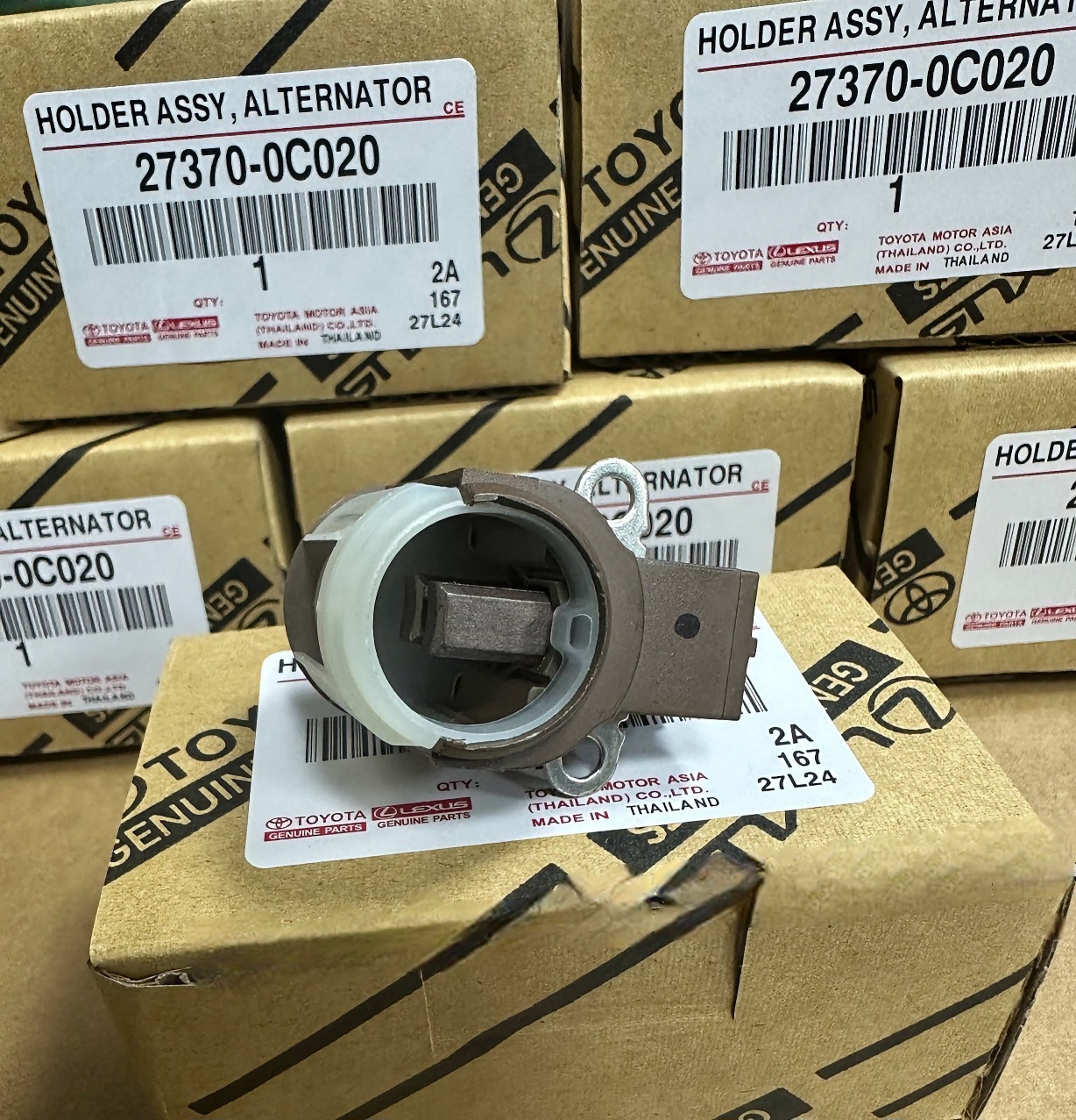 Chổi than máy phát Toyota Corolla, Vios, Altis, Camry, Venza, Sienna, Rav4, Fortuner, Hilux | 27370-0P020, 27370-0C020, 27370-0F060, 27370-0H110, 27370-0M040, 27370-0P020, 27370-0S010, 27370-0T030, 27370-0Y150, 27370-27060, 27370-31220, 27370-58460