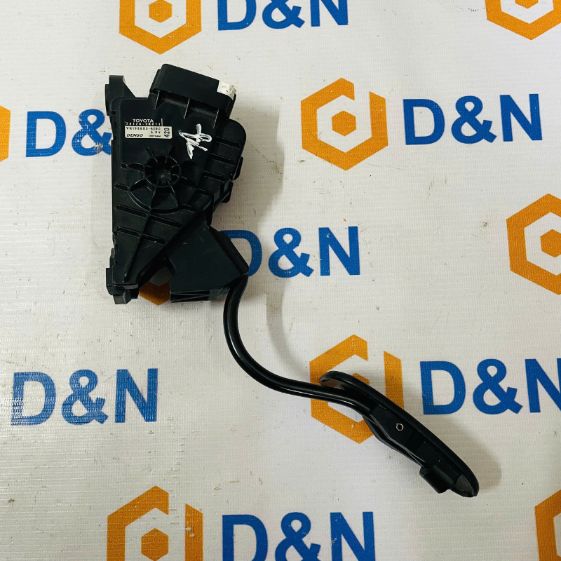 Bàn đạp chân ga Toyota Fortuner, Hilux, Innova 2006-2017| 78120-0K011