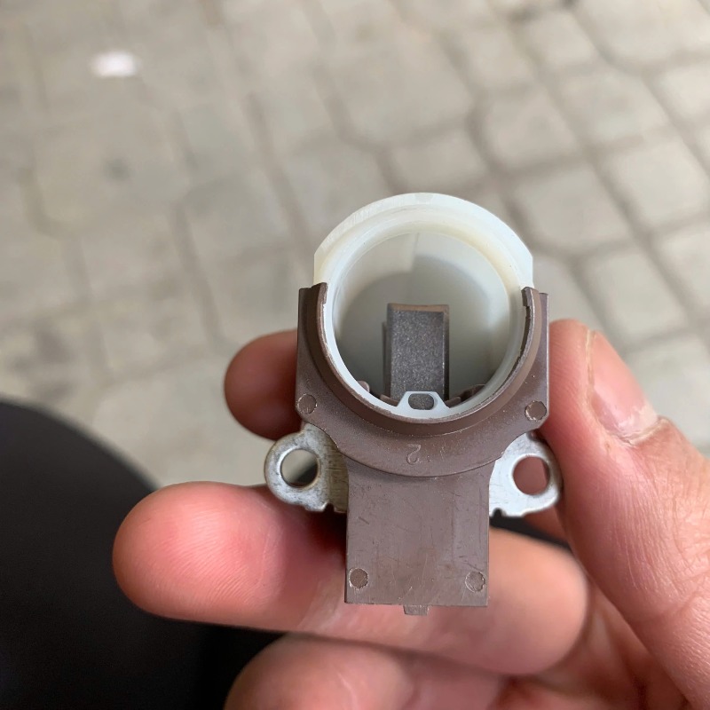 CHỔI THAN MÁY PHÁT ĐIỆN XE TOYOTA, HONDA, NISSAN, MITSUBISHI
