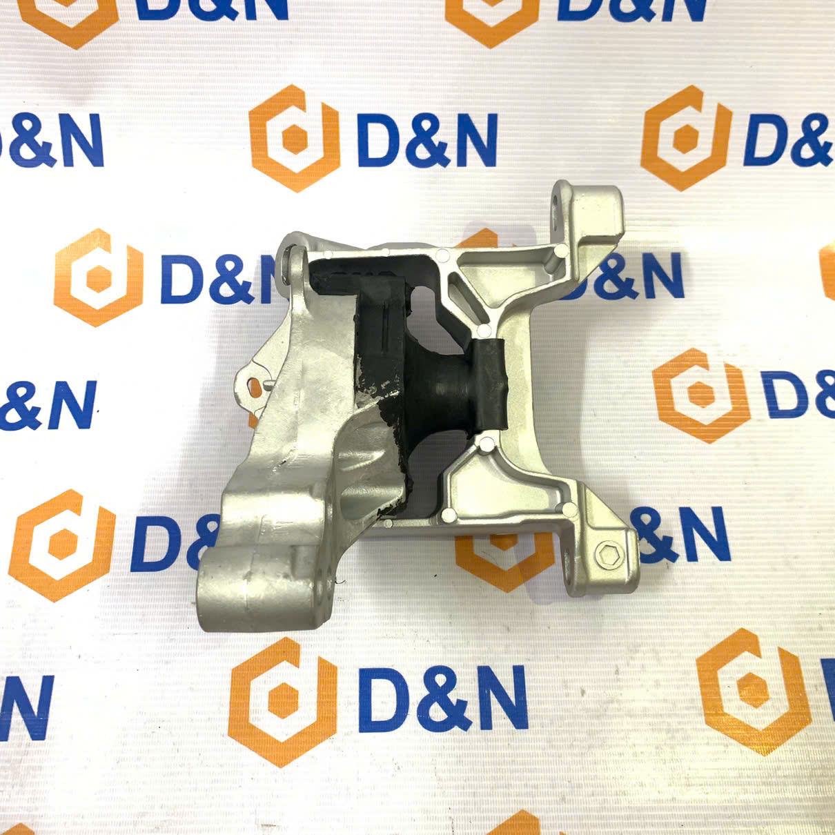 CHÂN ĐẦU MÁY, CHÂN MÁY DẦU MAZDA 3 1.5L [2015-2020]