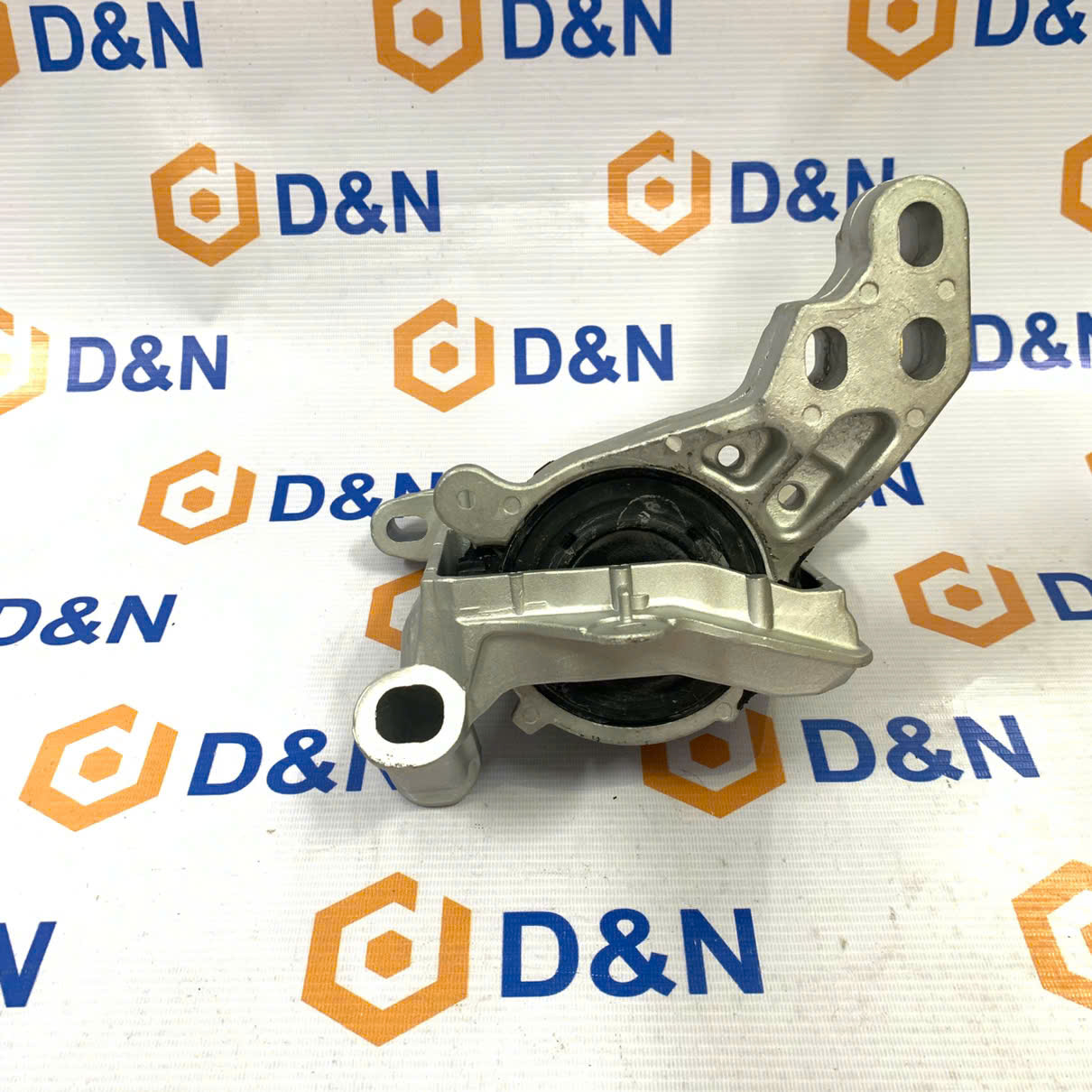 CHÂN ĐẦU MÁY, CHÂN MÁY DẦU MAZDA 3 1.5L [2015-2020]