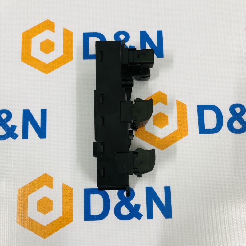 Công tắc lên xuống kính tổng Mitsubishi Xpander 2018-2022