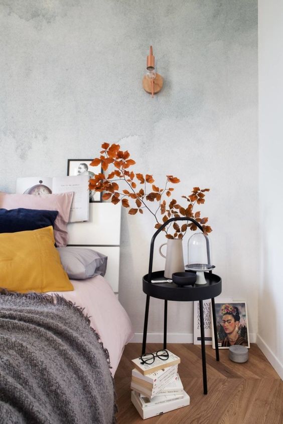 BÀN PHỤ BURVIK IKEA - ĐEN 38 cm