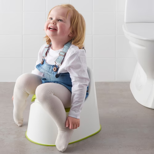 BÔ VỆ SINH CHO BÉ LOCKIG IKEA