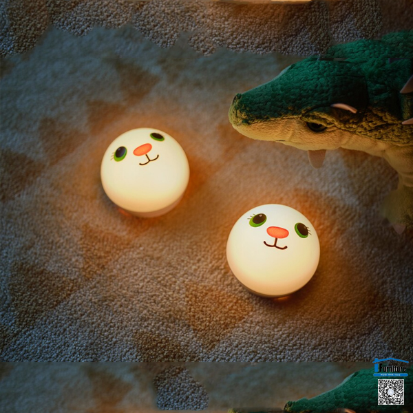 ĐÈN BÀN LED KORNSNÖ IKEA - Màu trắng/hình thỏ